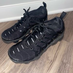 Womens black Nike airmax / vapormax